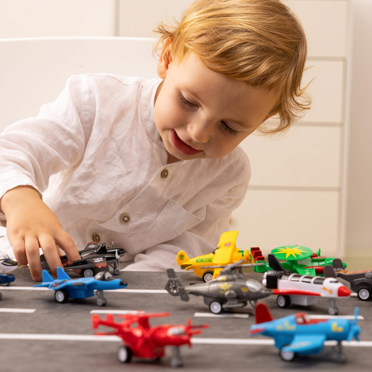 VROOMIX 16-Piece Pull-Back Airplane Toy Set (Fighter Jets, Helicopters & Bombers)